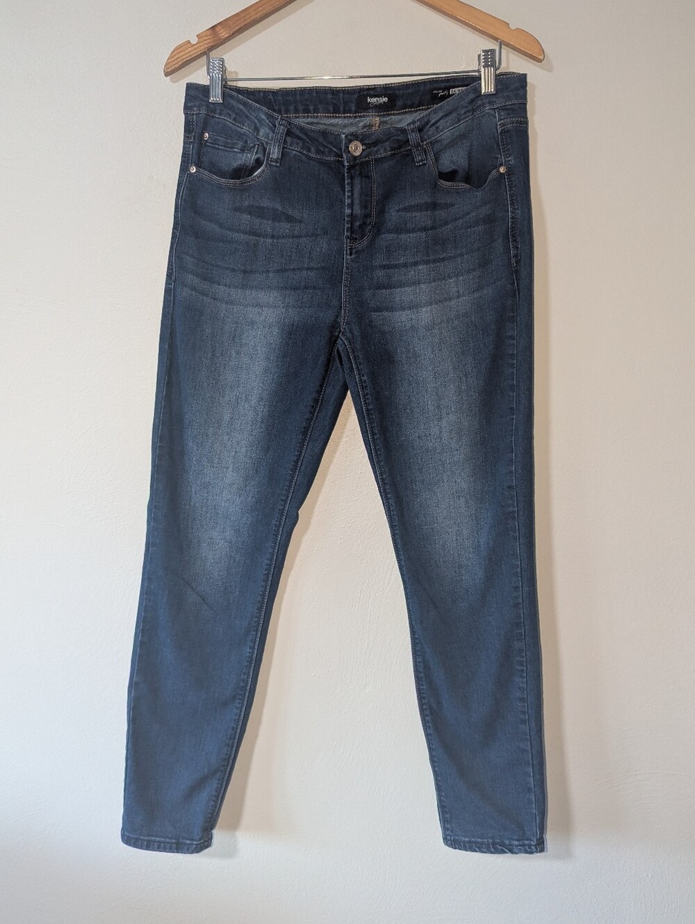 30 Kensie Dark Whiskered Wash Skinny Jeans